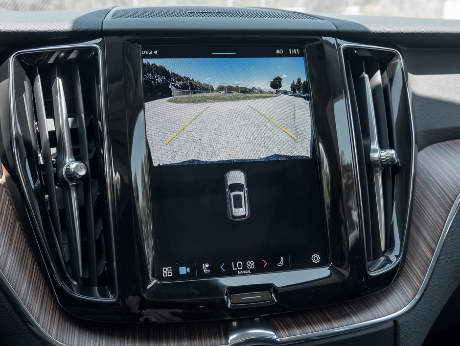 Volvo XC60 B5 AWD Plus Dark Theme  HARMAN KARDON  CPO 2024-12