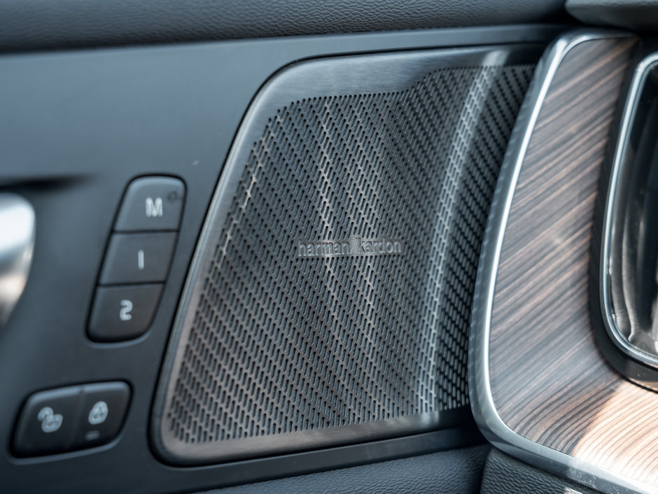 Volvo XC60 B5 AWD Plus Dark Theme  HARMAN KARDON  CPO 2024-15