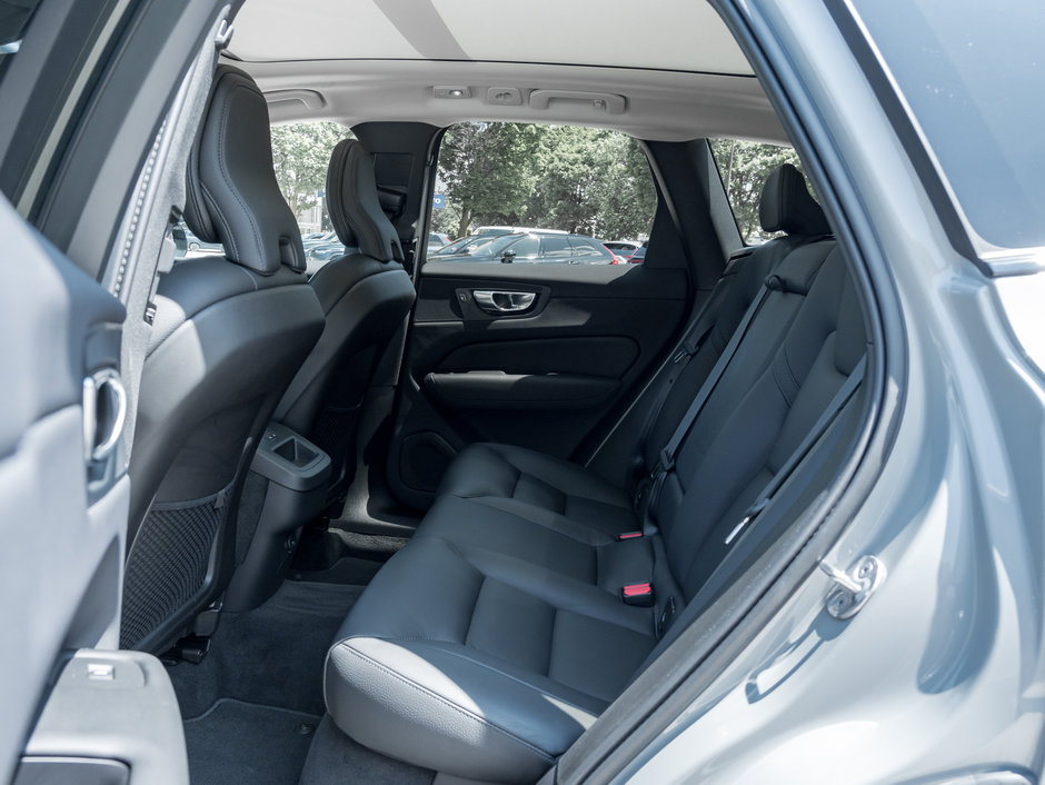 Volvo XC60 B5 AWD Plus Dark Theme  HARMAN KARDON  CPO 2024-22