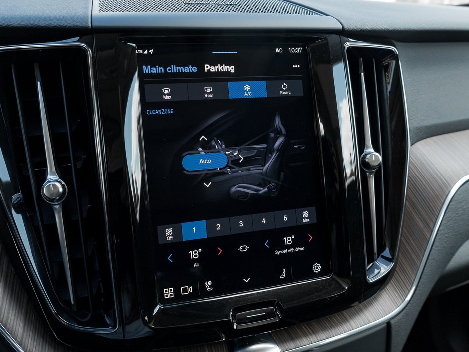 2024 Volvo XC60 B5 AWD Plus Dark Theme B5 AWD Plus  CPO-21