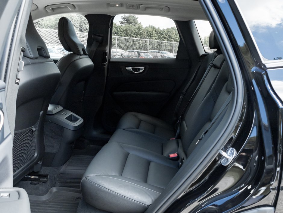 2024 Volvo XC60 B5 AWD Plus Dark Theme B5 AWD Plus  CPO-25