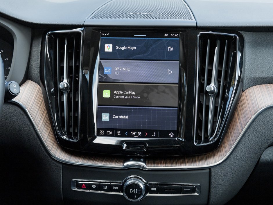 2024 Volvo XC60 B5 AWD Plus Dark Theme B5 AWD Plus  CPO-28