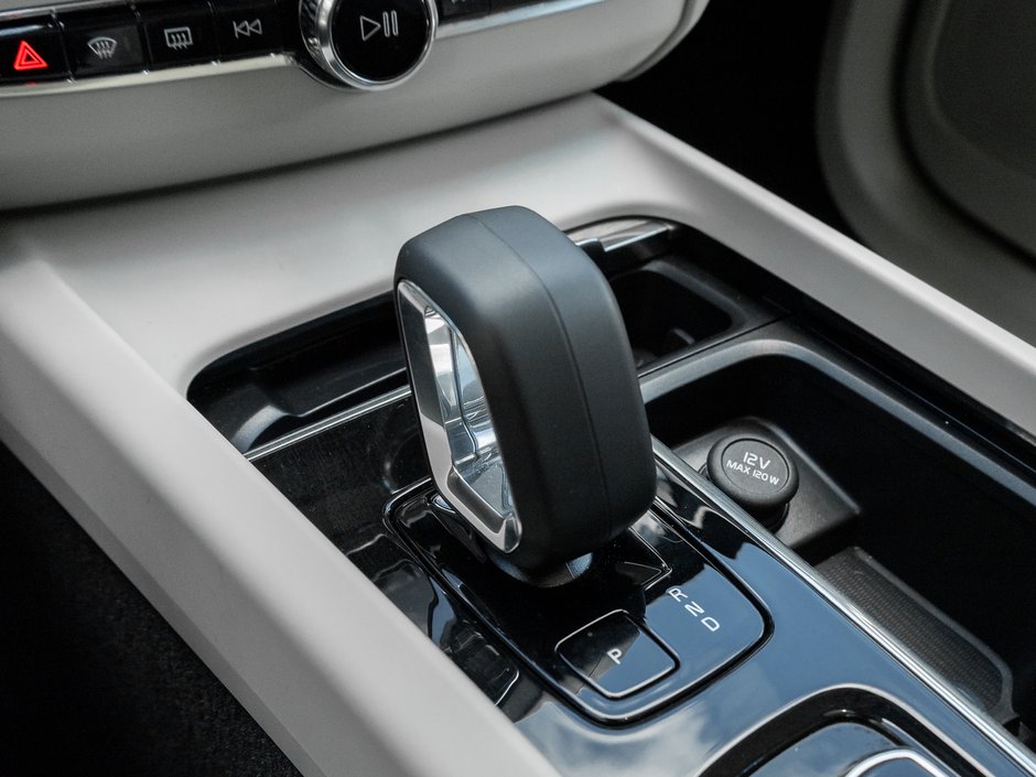 Volvo XC60 B5 AWD PLUS  OFF LEASE  NO ACCIDENTS  CPO 2024-14