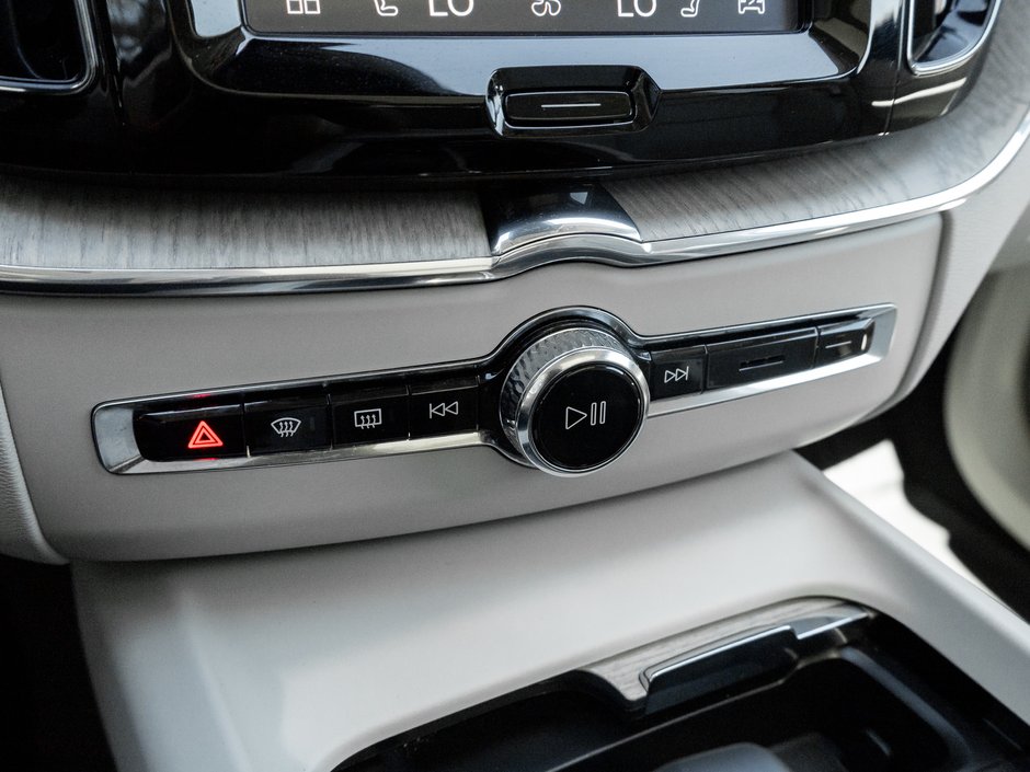 2024 Volvo XC60 B5 AWD PLUS  NON DAILY RENTAL  OFF LEASE  CPO-17