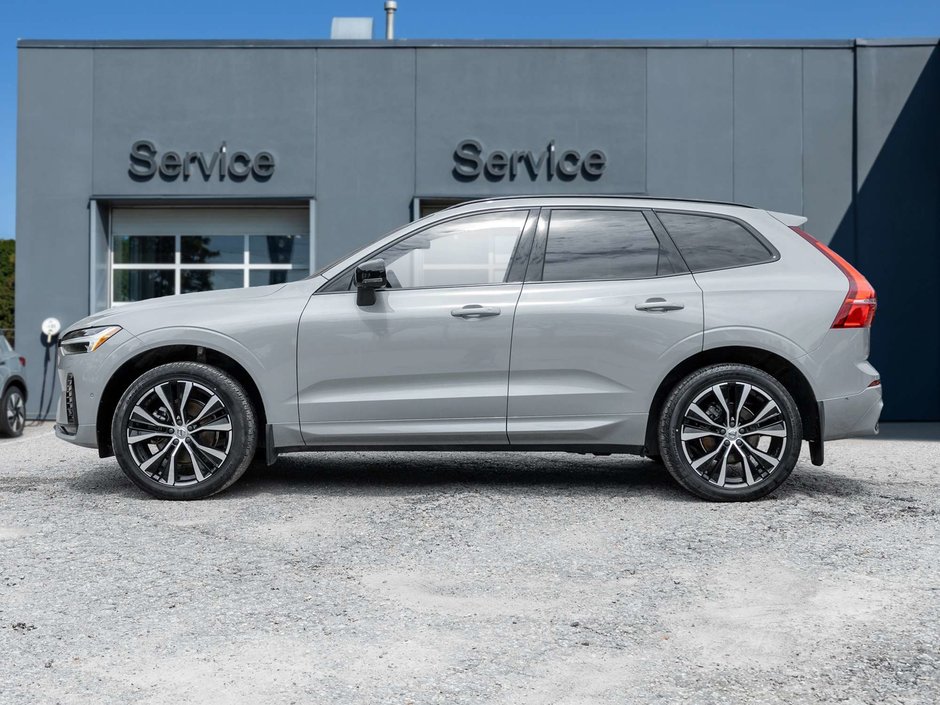 2024 Volvo XC60 Plus Dark Theme-2
