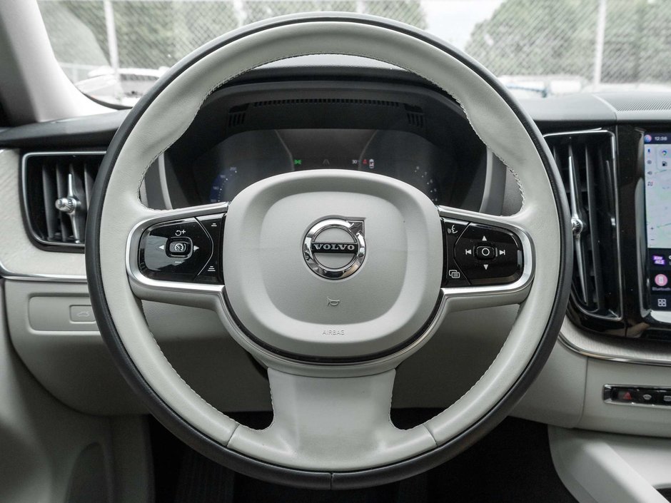 2024 Volvo XC60 Plus Dark Theme-7