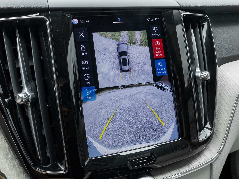 2024 Volvo XC60 Plus Dark Theme-12