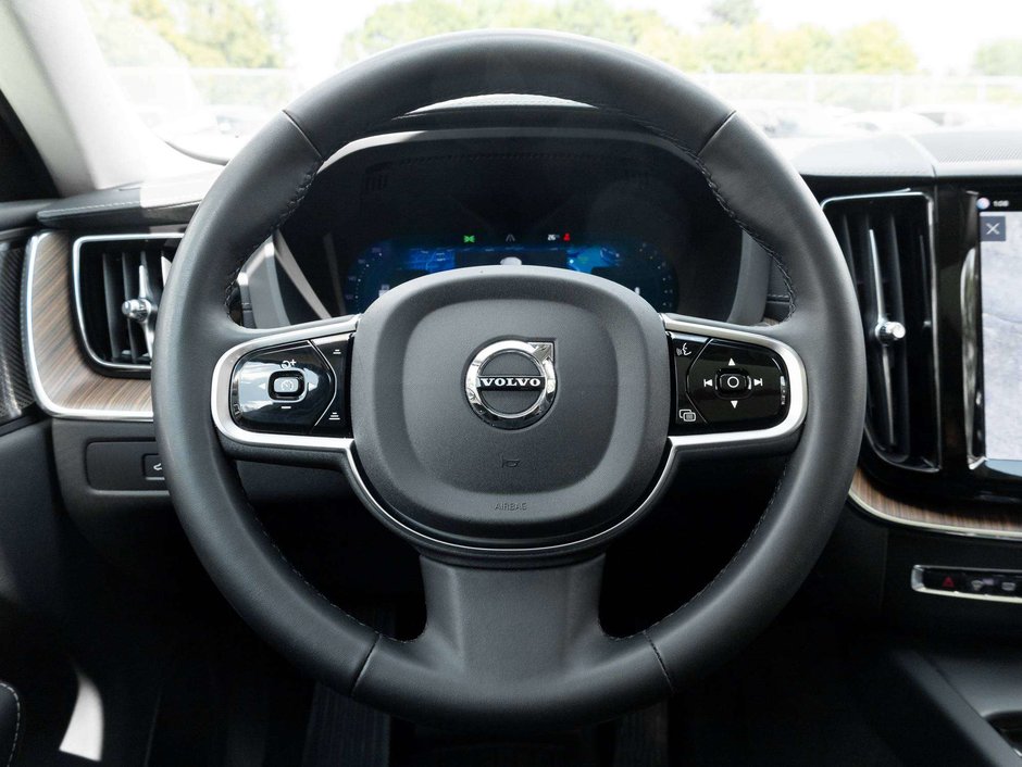 Volvo XC60 ULTIMATE  LOW KM  22 ALLOY WHEELS  RATE fr 2.99%* 2024-7