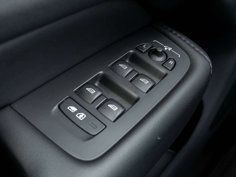 Volvo XC60 PLUS^Off Lease^Low km^Harman Kardon^Rate fr 3.49%* 2024-13