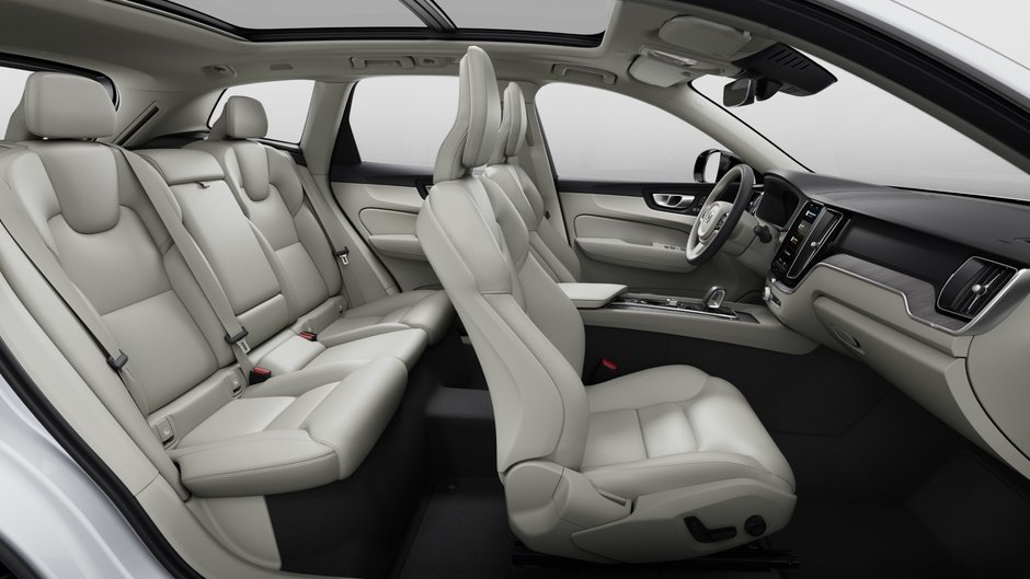 2025 Volvo XC60 B5 AWD Plus Dark Theme-10