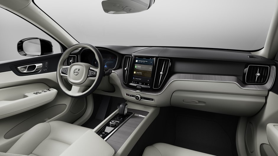 2025 Volvo XC60 B5 AWD Plus Dark Theme-7