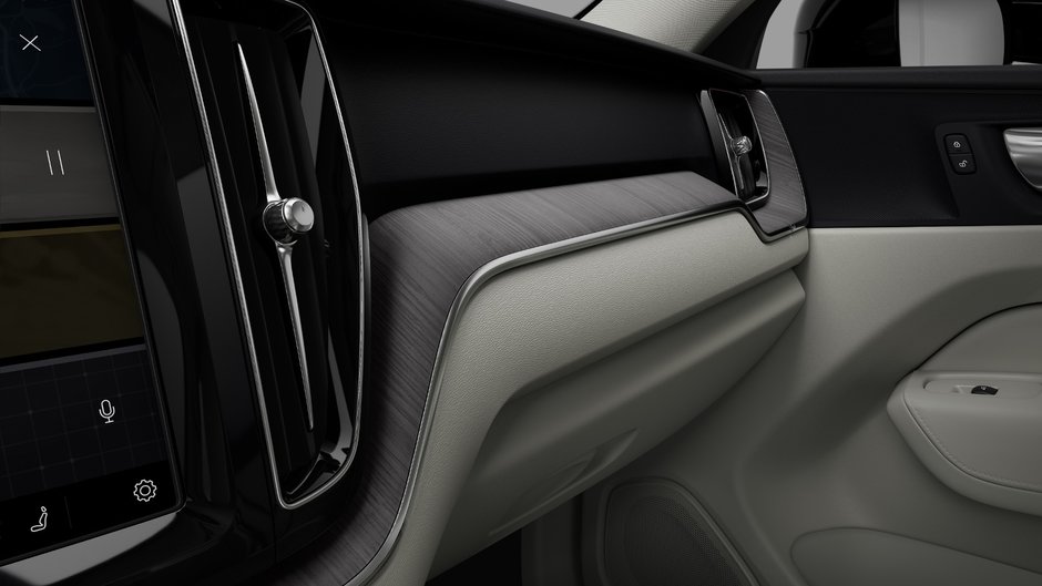 2025 Volvo XC60 B5 AWD Plus Dark Theme-6