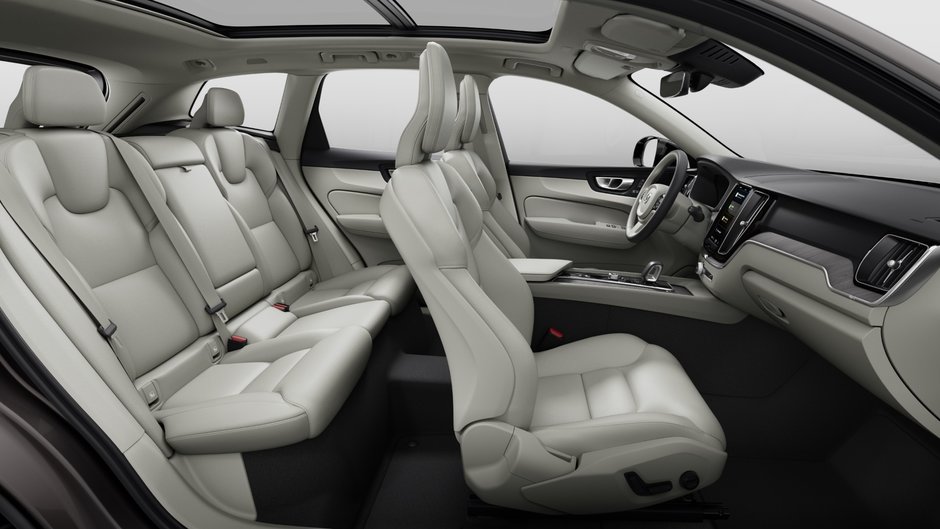 2025 Volvo XC60 B5 AWD Plus Dark Theme-10