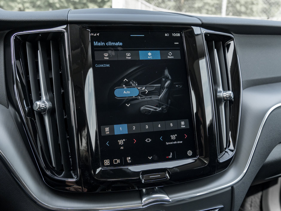 2025 Volvo XC60 B5 AWD Core Dark Theme NEARLY NEW 20 ALLOY WHEELS-17