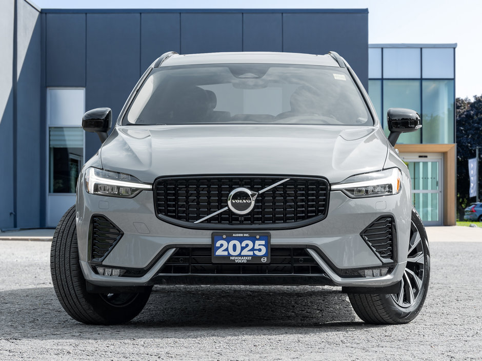 2025 Volvo XC60 B5 AWD Core Dark Theme NEARLY NEW 20 ALLOY WHEELS-1