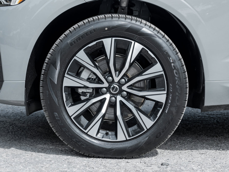 2025 Volvo XC60 B5 AWD Core Dark Theme NEARLY NEW 20 ALLOY WHEELS-3