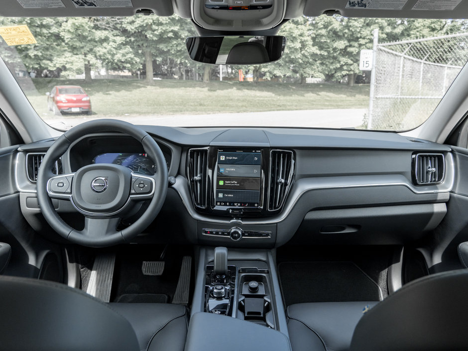 2025 Volvo XC60 B5 AWD Core Dark Theme NEARLY NEW 20 ALLOY WHEELS-22