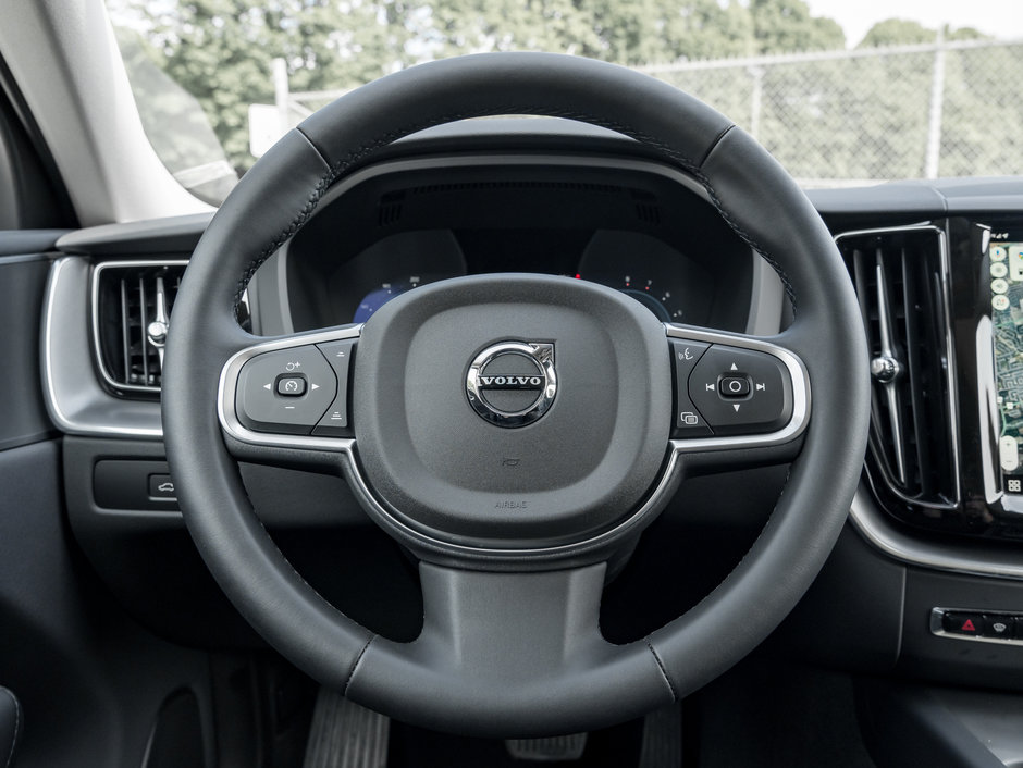 2025 Volvo XC60 B5 AWD Core Dark Theme NEARLY NEW 20 ALLOY WHEELS-7