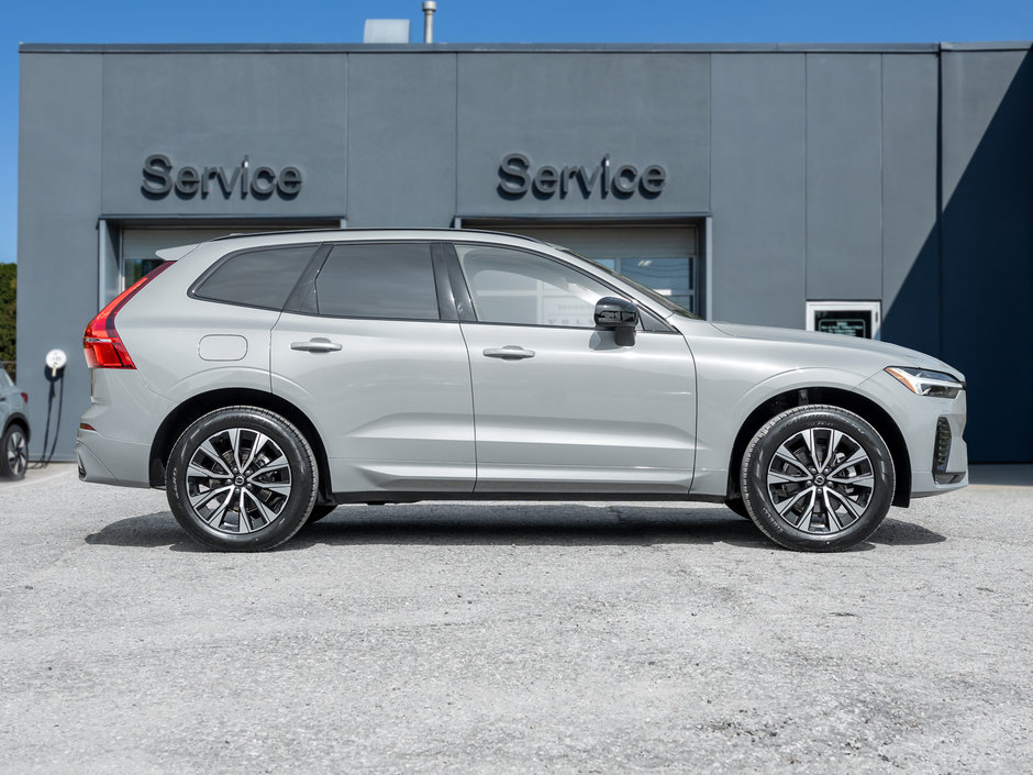 2025 Volvo XC60 B5 AWD Core Dark Theme NEARLY NEW 20 ALLOY WHEELS-4