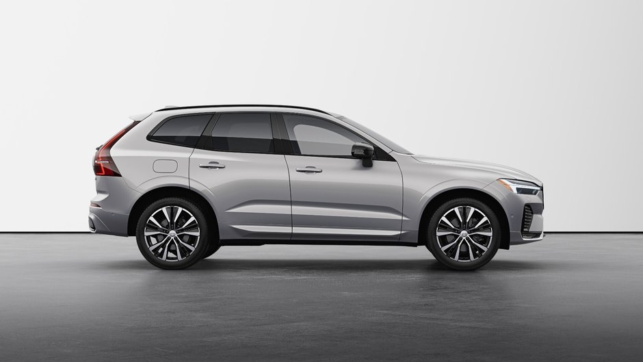 Volvo XC60 B5 AWD Plus Dark Theme 2025-4