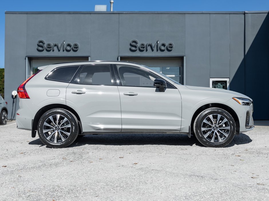 Volvo XC60 B5 AWD Plus Dark Theme CPO LOW MILEAGE NEARLY NEW 2025-4
