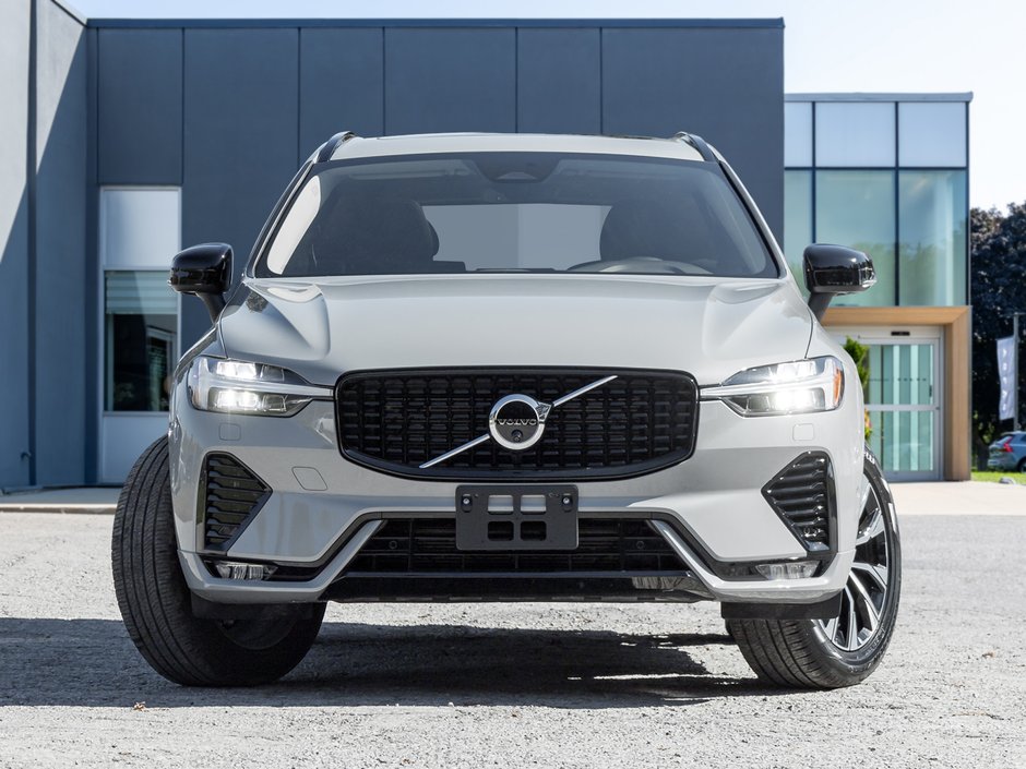 Volvo XC60 B5 AWD Plus Dark Theme CPO LOW MILEAGE NEARLY NEW 2025-1