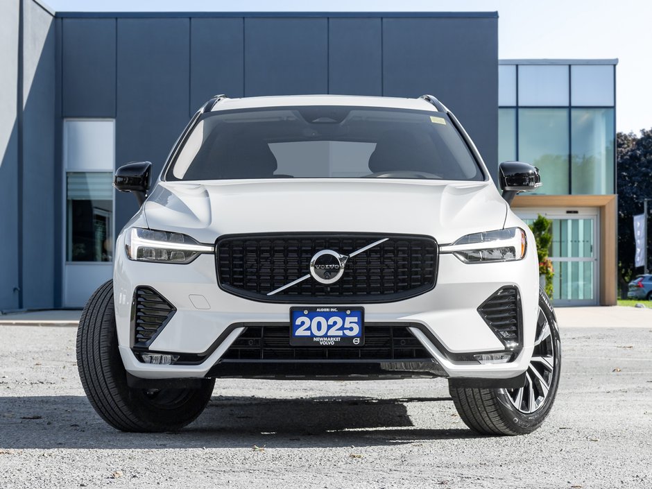 2025 Volvo XC60 B5 AWD Plus Dark Theme LOW MILEAGE NEARLY NEW CPO-1