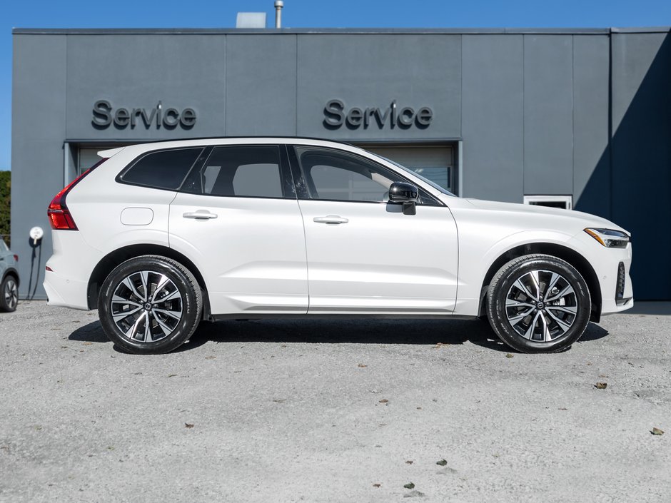 2025 Volvo XC60 B5 AWD Plus Dark Theme LOW MILEAGE NEARLY NEW CPO-4