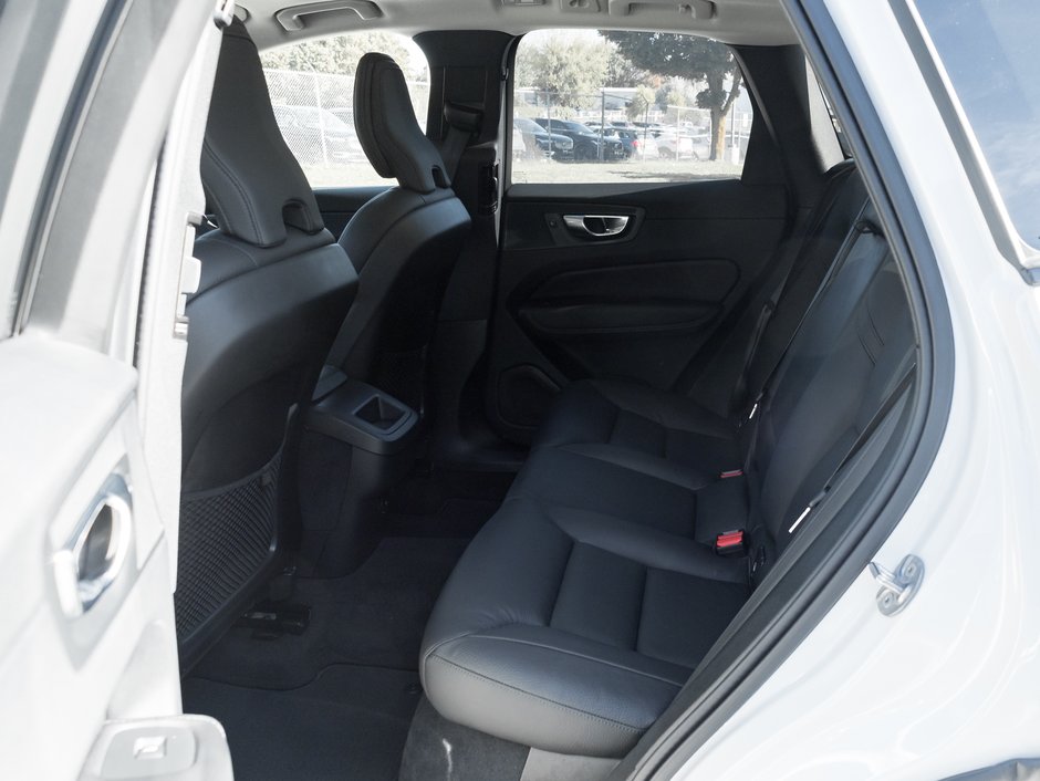 2025 Volvo XC60 B5 AWD Plus Dark Theme LOW MILEAGE NEARLY NEW CPO-22