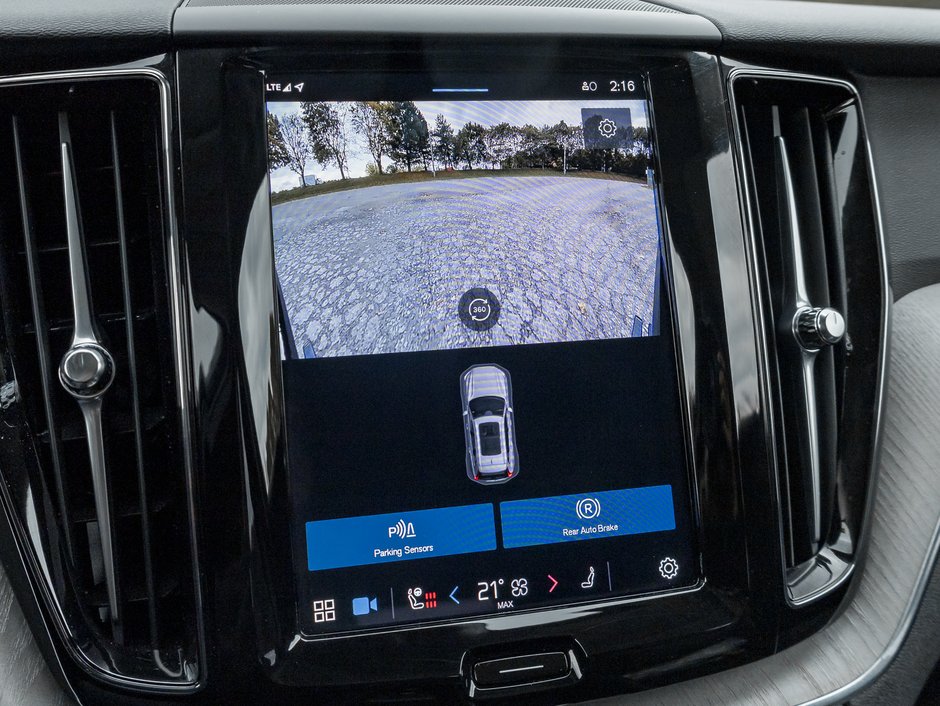 2025 Volvo XC60 B5 AWD Plus Dark Theme NEARLY NEW  CPO-12