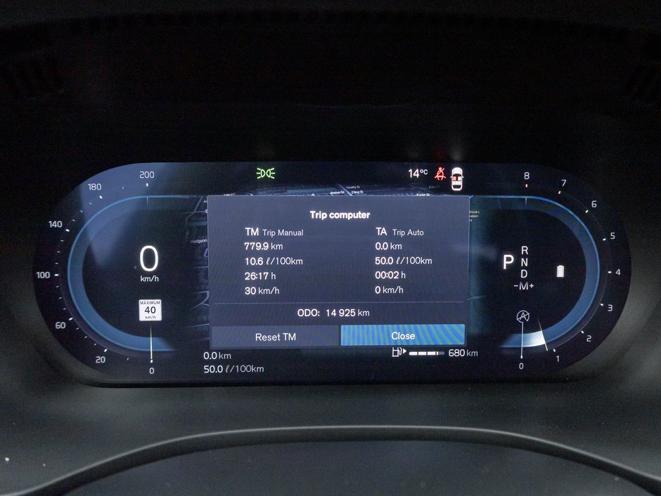 2025 Volvo XC60 B5 AWD Plus Dark Theme NEARLY NEW  CPO-8