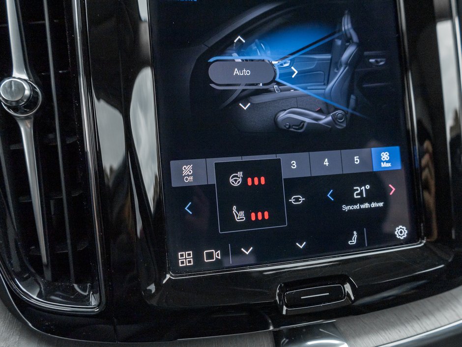 2025 Volvo XC60 B5 AWD Plus Dark Theme NEARLY NEW  CPO-20