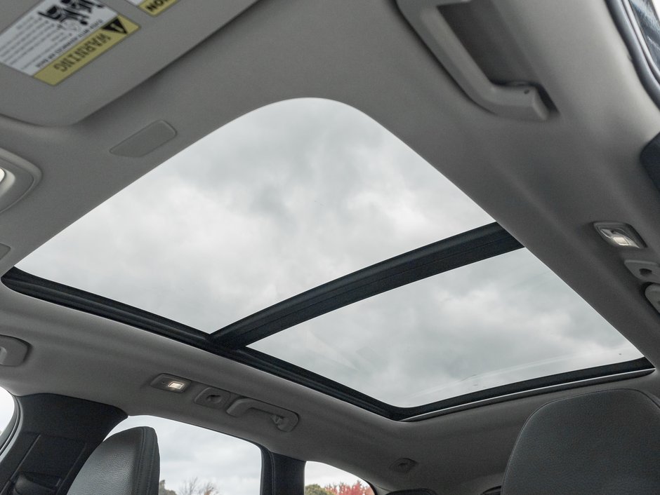 2025 Volvo XC60 B5 AWD Plus Dark Theme NEARLY NEW  CPO-21