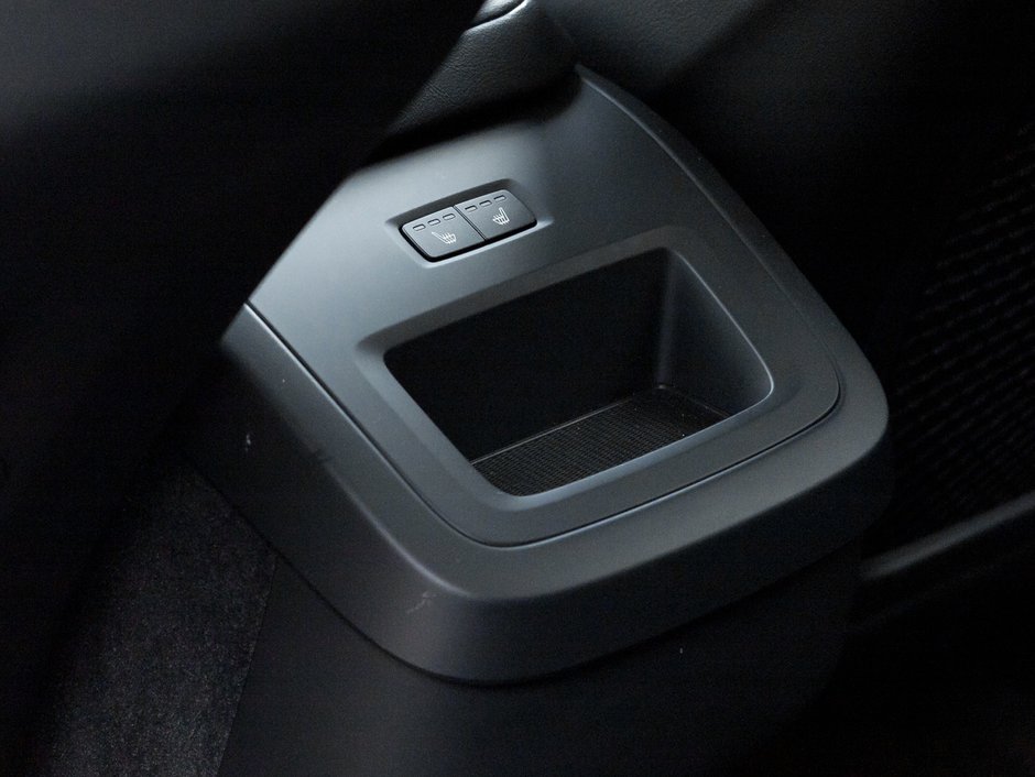 Volvo XC60 B5 AWD Plus Dark Theme  20 ALLOY WHEELS  CPO 2025-24