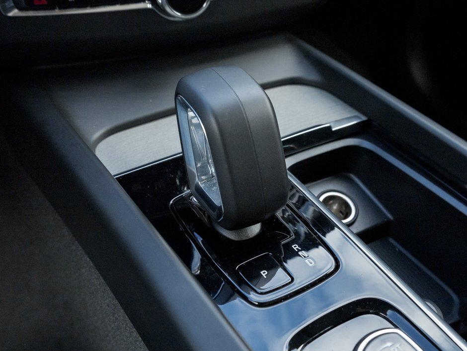 Volvo XC60 B5 AWD Plus Dark Theme  20 ALLOY WHEELS  CPO 2025-16