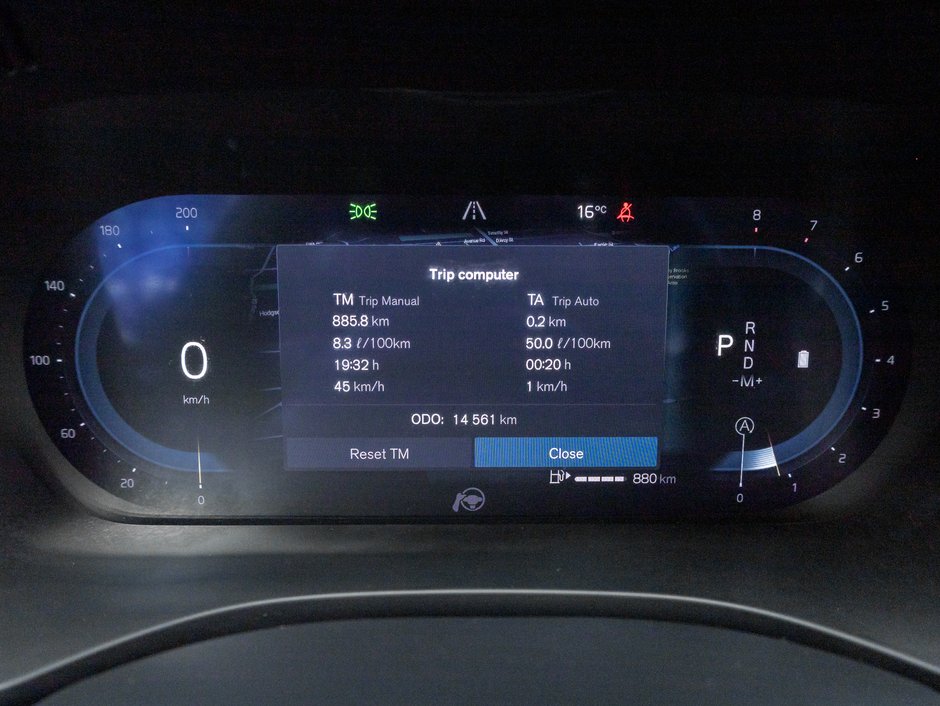 Volvo XC60 B5 AWD Plus Dark Theme  20 ALLOY WHEELS  CPO 2025-8