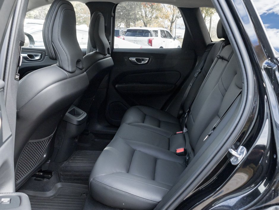 Volvo XC60 B5 AWD Plus Dark Theme  20 ALLOY WHEELS  CPO 2025-23