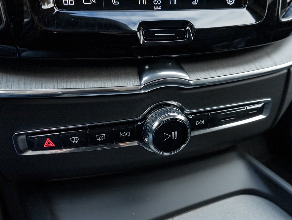 Volvo XC60 B5 AWD Plus Dark Theme  20 ALLOY WHEELS  CPO 2025-18