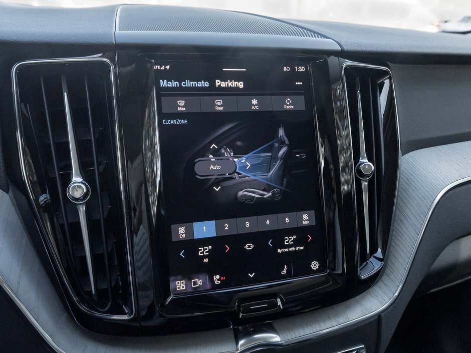 Volvo XC60 B5 AWD Plus  NEARLY NEW  CPO  19 ALLOY WHEELS 2025-19