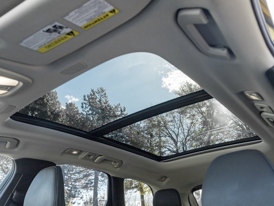 Volvo XC60 B5 AWD Plus  NEARLY NEW  CPO  19 ALLOY WHEELS 2025-21