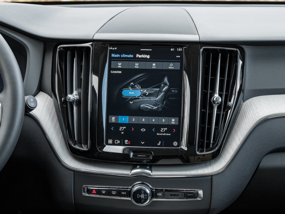 2025 Volvo XC60 B5 AWD Plus Dark Theme-28