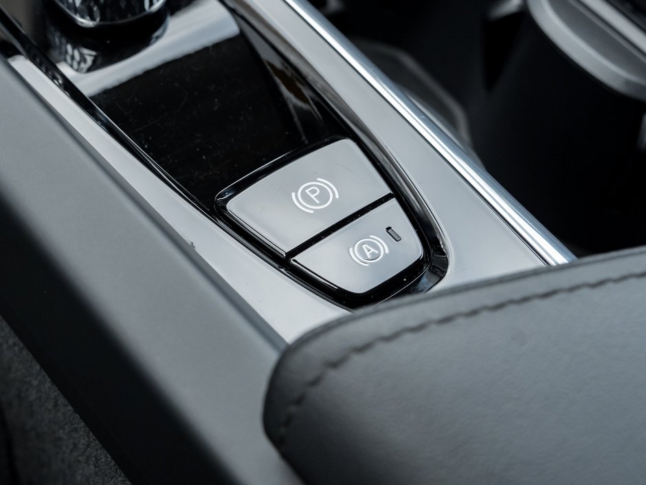 2025 Volvo XC60 B5 AWD Plus Dark Theme-19