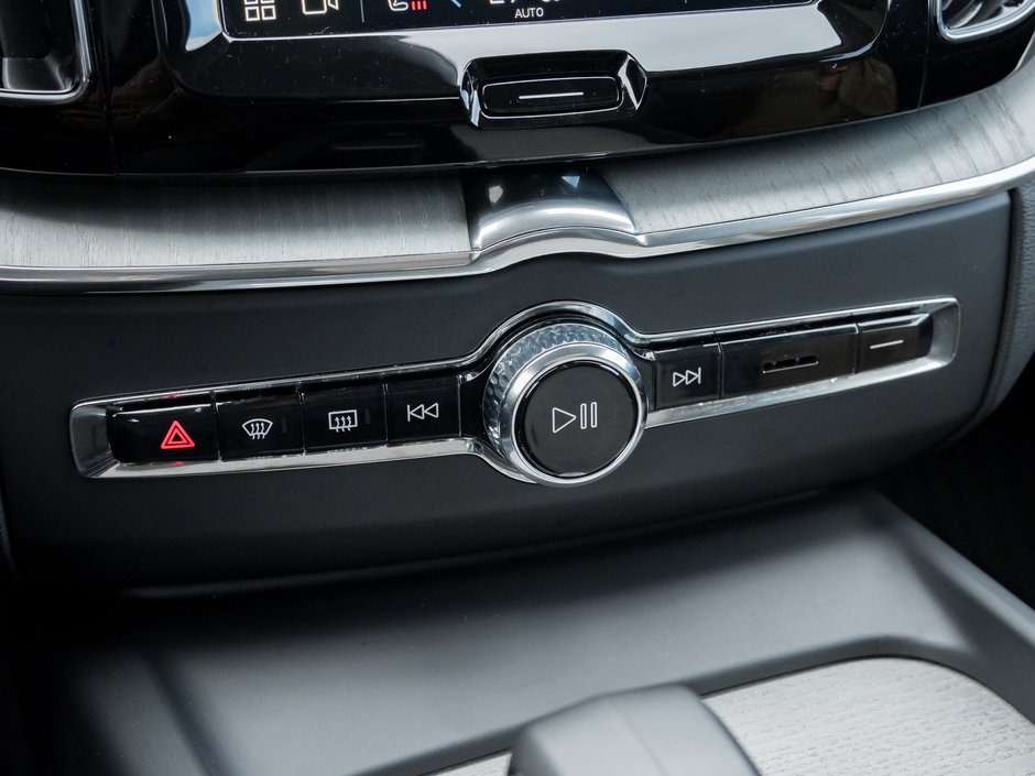 2025 Volvo XC60 B5 AWD Plus Dark Theme-20