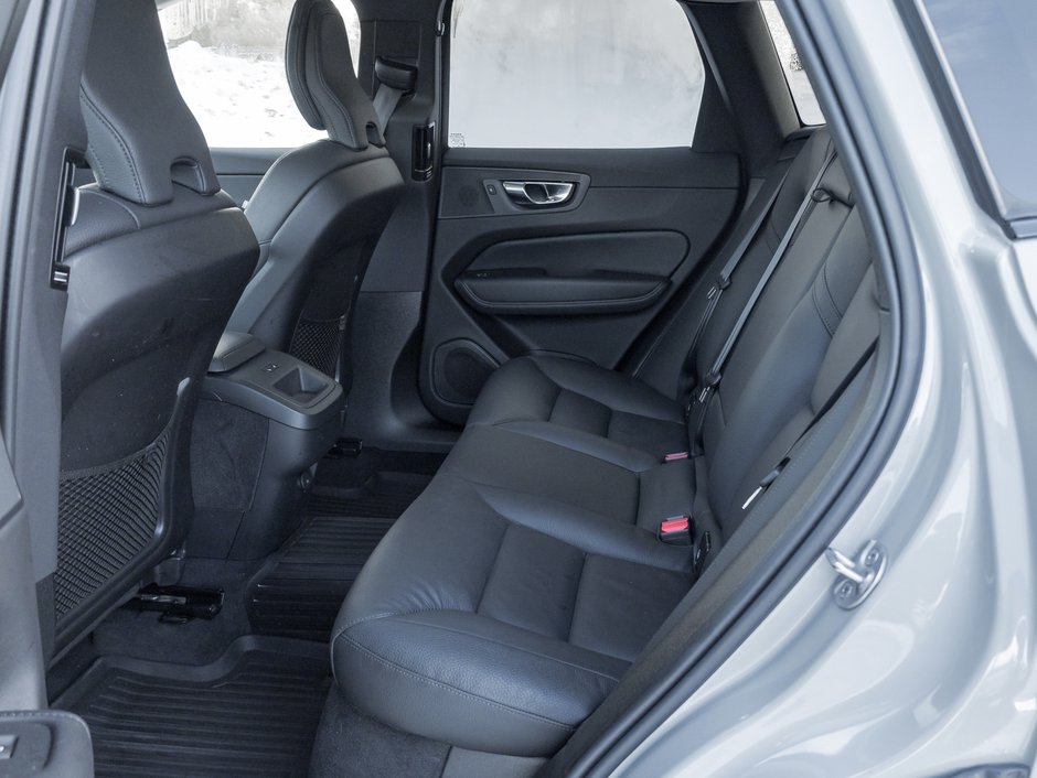 2025 Volvo XC60 B5 AWD Plus Dark Theme  20ALLOY WHEELS  VOLVO CPO-20