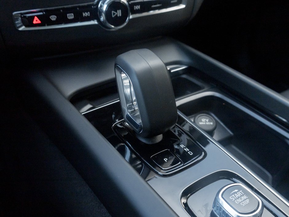 2025 Volvo XC60 B5 AWD Plus Dark Theme  20ALLOY WHEELS  VOLVO CPO-14