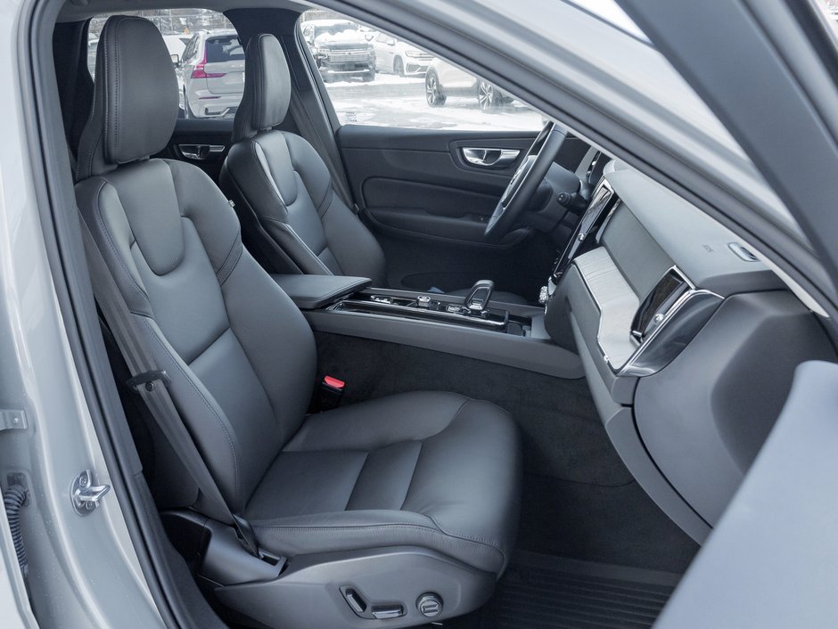 2025 Volvo XC60 B5 AWD Plus Dark Theme  20ALLOY WHEELS  VOLVO CPO-18