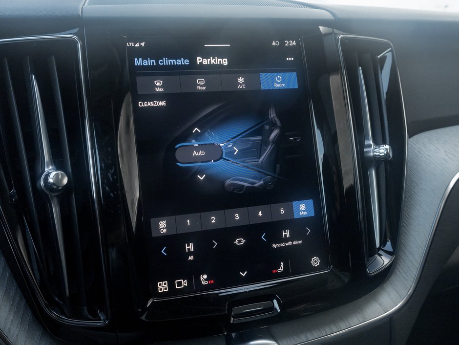 2025 Volvo XC60 B5 AWD Plus Dark Theme  20ALLOY WHEELS  VOLVO CPO-15