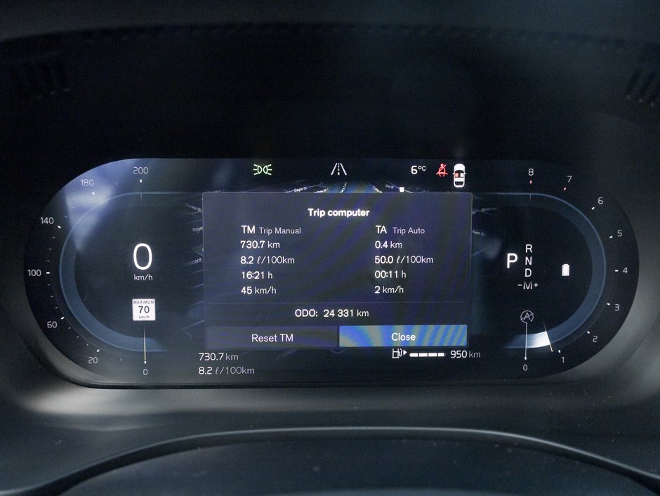 2025 Volvo XC60 B5 AWD Plus Dark Theme  NEARLY NEW  VOLVO CPO-8