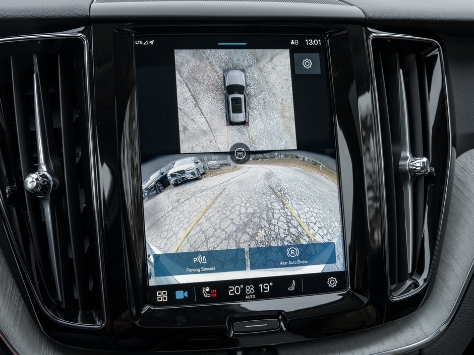 2025 Volvo XC60 B5 AWD Plus Dark Theme-13