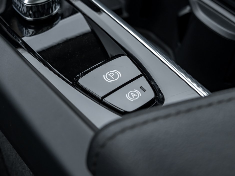 2025 Volvo XC60 B5 AWD Plus Dark Theme-20